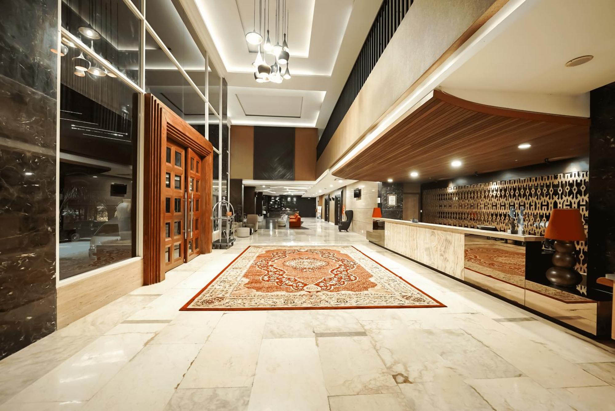 Grand Tjokro Hotel Balikpapan Dış mekan fotoğraf
