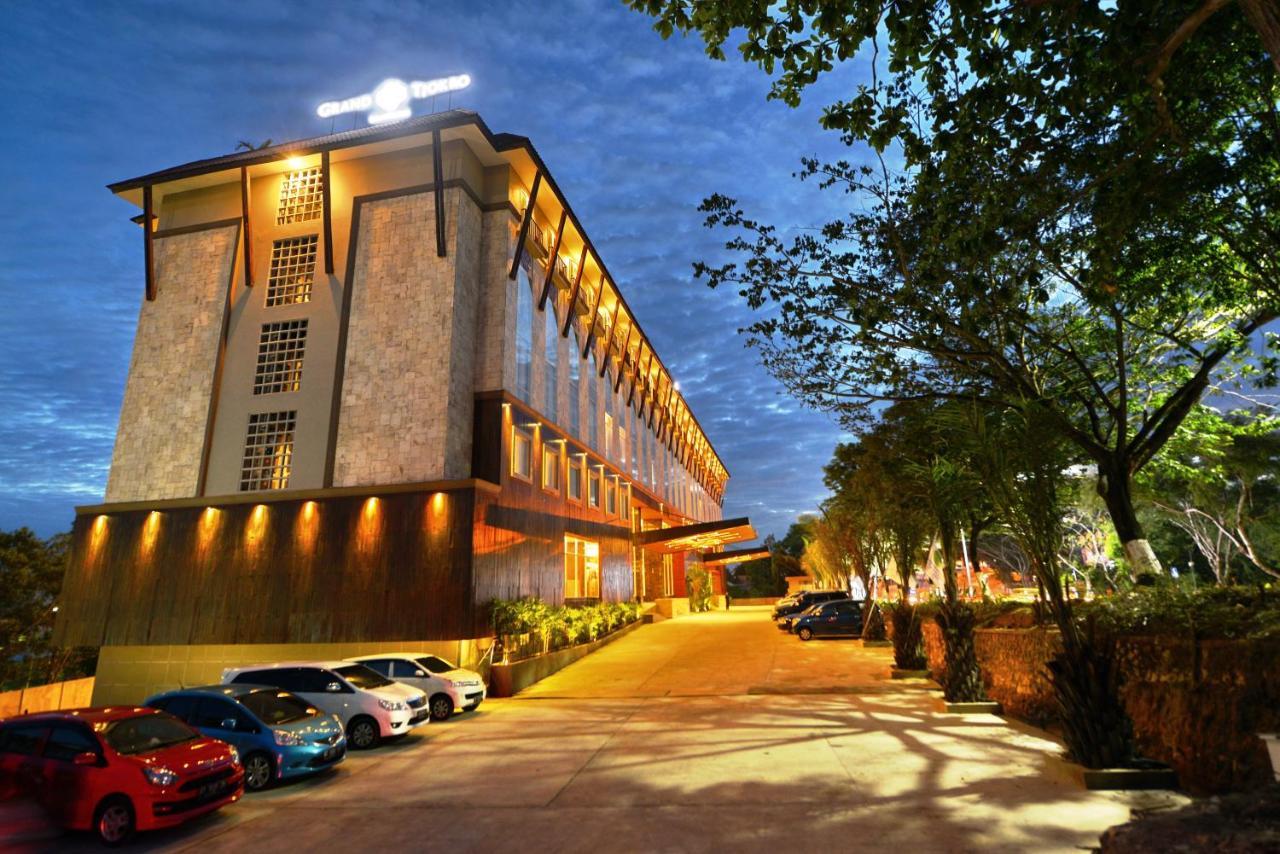 Grand Tjokro Hotel Balikpapan Dış mekan fotoğraf